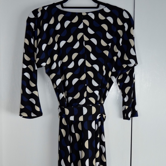 White House Black Market Fit & Flare Dress, 6
Excellent only worn once. - Picture 5 of 8